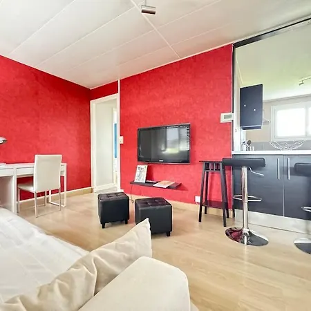 F2 Proche Axes Principaux - Claude Guichard Appartement
