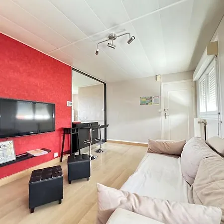 F2 Proche Axes Principaux - Claude Guichard Appartement